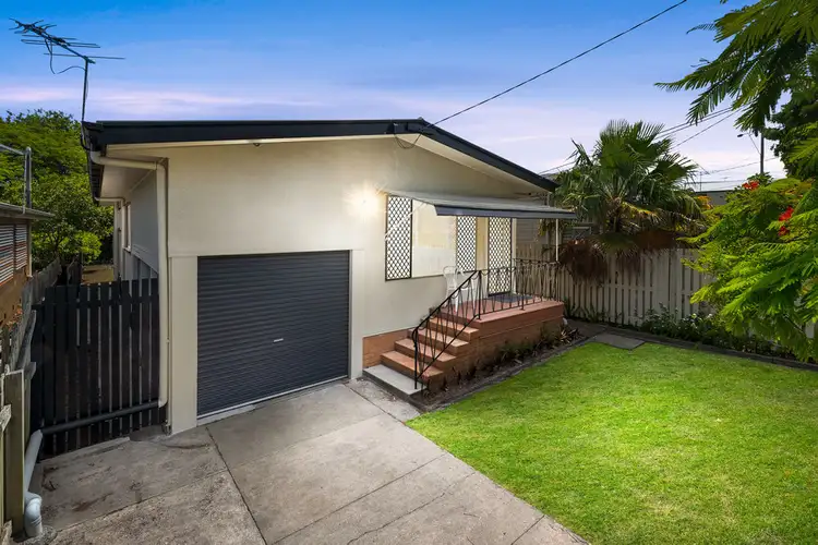 42 Anzac Avenue, Redcliffe QLD 4020