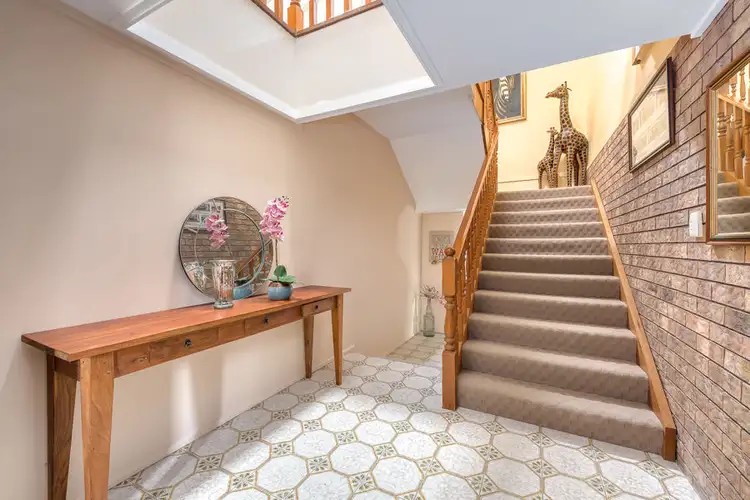 22 Kittani Crescent, Ashmore QLD 4214