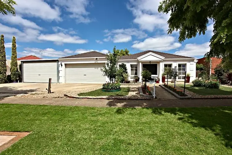19 Cahill Drive, Brookfield VIC 3338