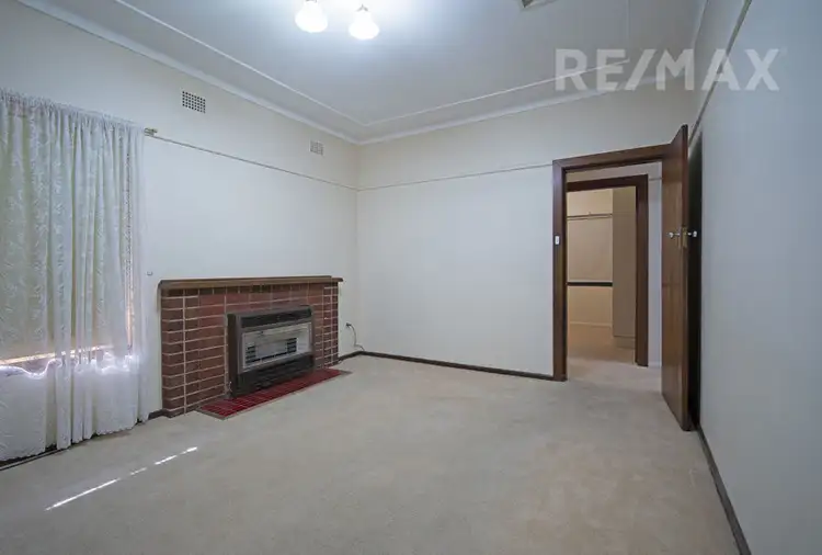 Fifth view of Homely house listing, 90 Fernleigh Road, Mount Austin NSW 2650