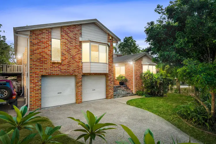 1 Toddington Street, Chapel Hill QLD 4069
