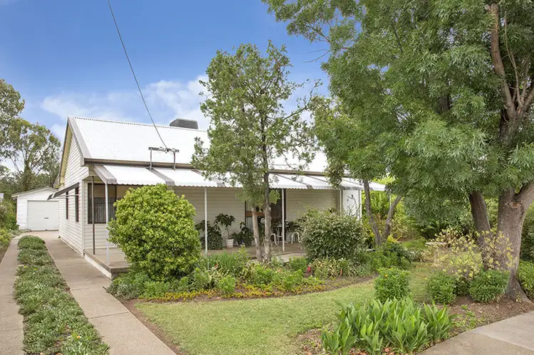 6 Robert Street, Tamworth NSW 2340