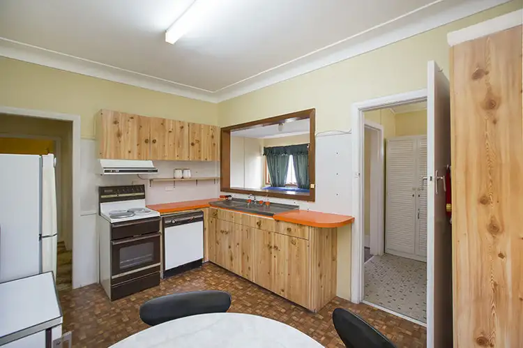 Sixth view of Homely house listing, 6 Robert Street, Tamworth NSW 2340