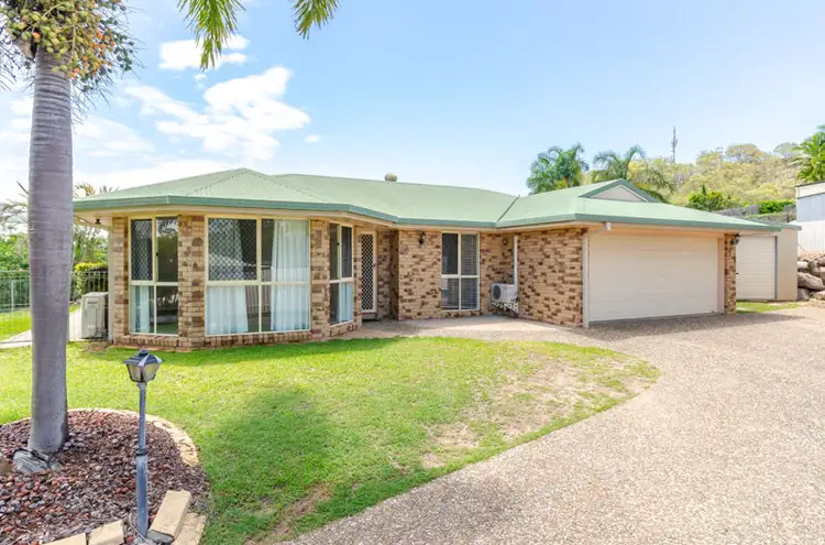 12 Lakeside Place, Clinton QLD 4680