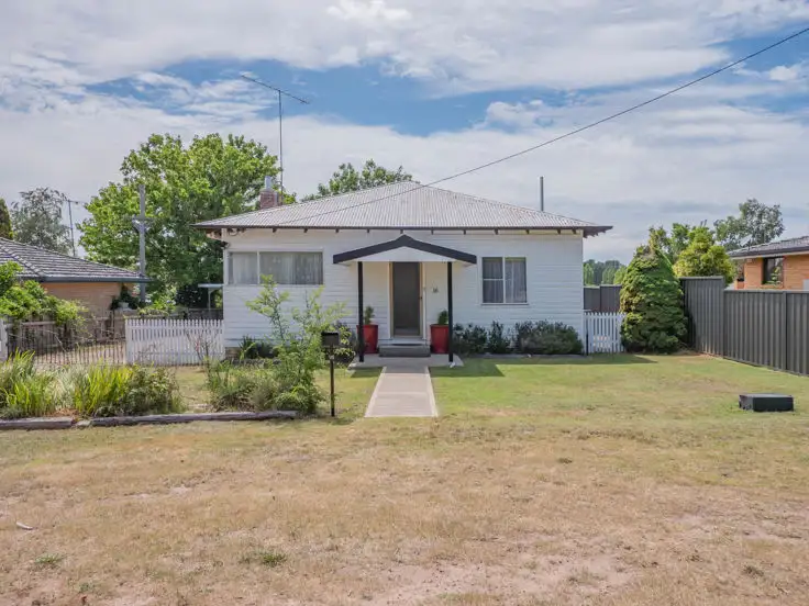 16 Plane Avenue, Uralla NSW 2358