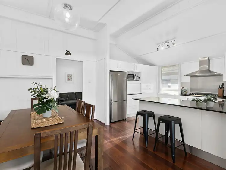 35 Holland Road, Holland Park QLD 4121