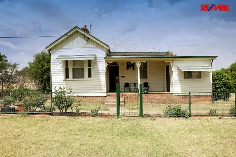 3 Earl Street, Junee NSW 2663