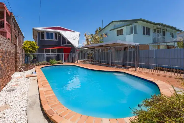 9 THIRD AVENUE, Scarborough QLD 4020