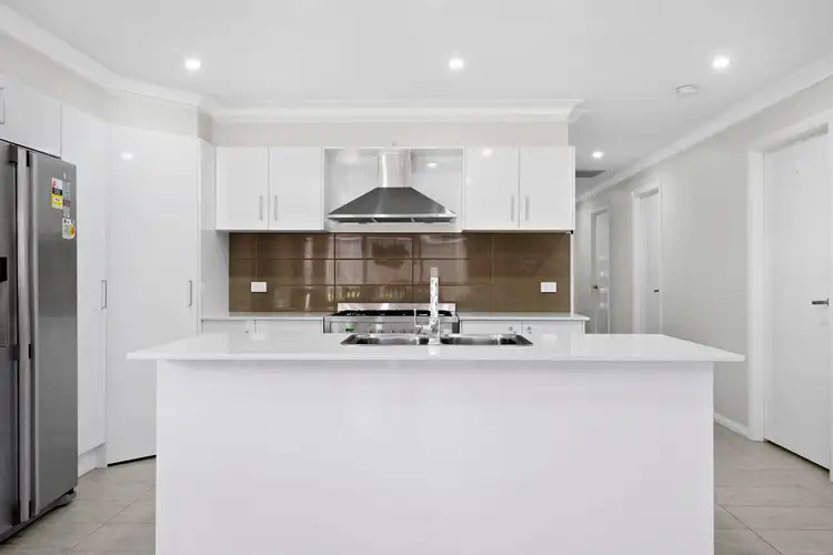 11 Scarlet Street, Jordan Springs NSW 2747