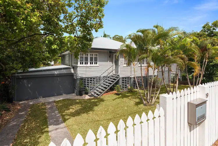 19 Lawn Street, Holland Park QLD 4121