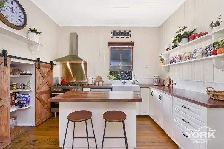 194 South Street, Centenary Heights QLD 4350