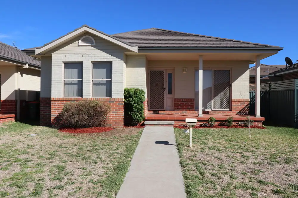 Main view of Homely house listing, 4 The Patio, Hillvue, Tamworth NSW 2340