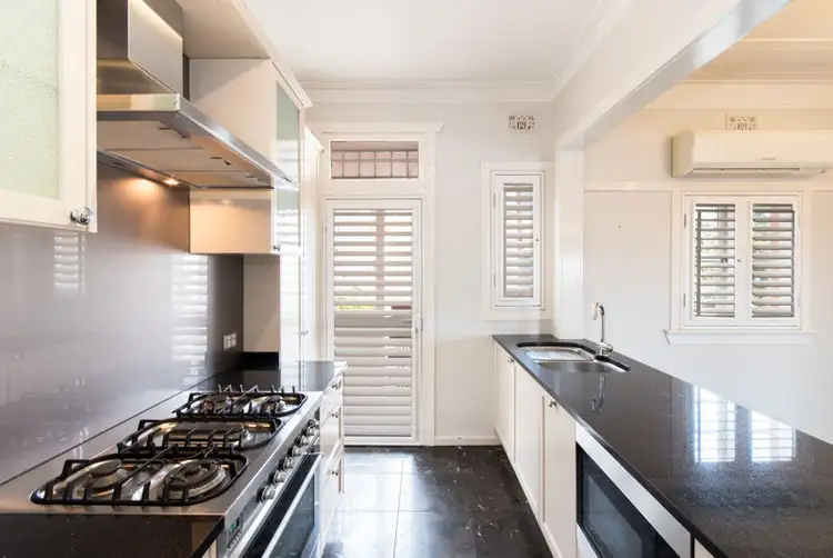 Sixth view of Homely unit listing, 4/71 Hillside Crescent, Hamilton QLD 4007