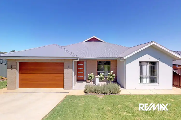 4 Hilton Pl, Junee NSW 2663