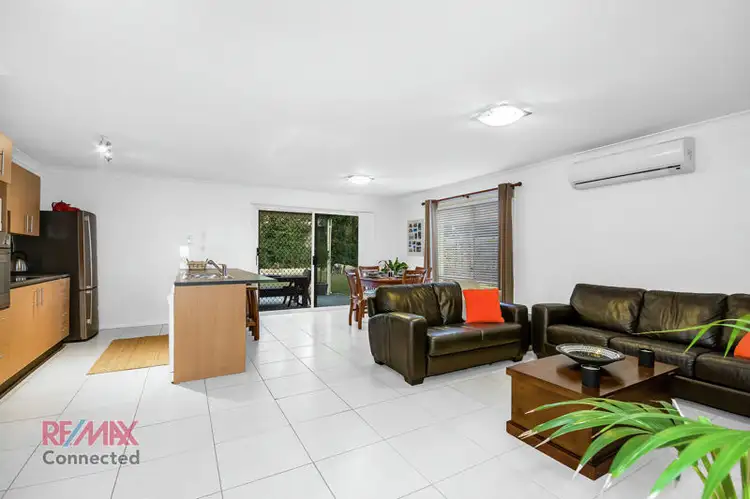 2/9 Lady Bowen Parade, Rothwell QLD 4022