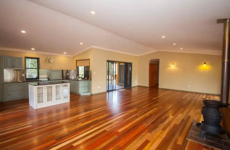 17 Albion Road, Island Plantation QLD 4650