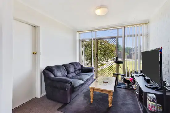 Main view of Homely unit listing, 2/40 Chifley Avenue, Altona VIC 3018