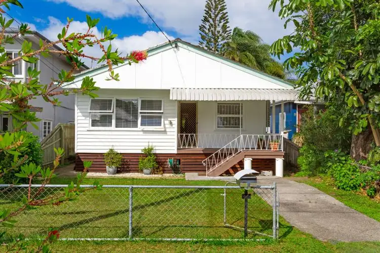 8 INGLIS STREET, Woody Point QLD 4019