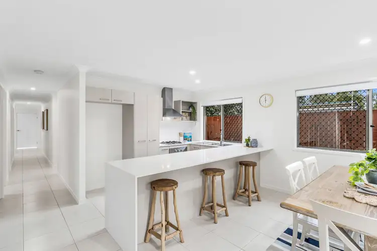 10 Sunflower Street, Wynnum QLD 4178