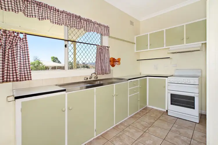 Fourth view of Homely house listing, 10 Cambridge Street, Tamworth NSW 2340