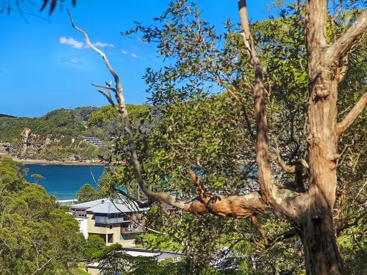 4 Surf Rider Avenue, North Avoca NSW 2260