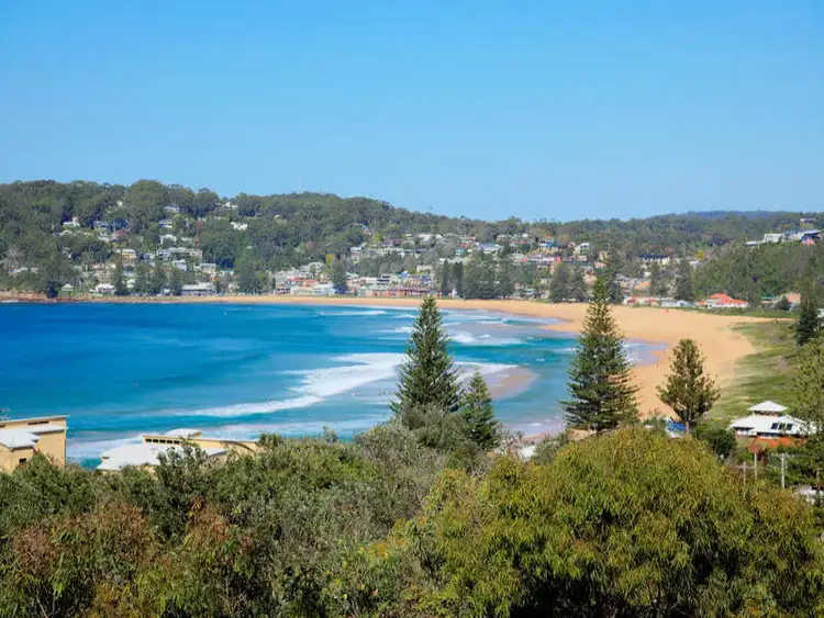 16 The Avenue, North Avoca NSW 2260