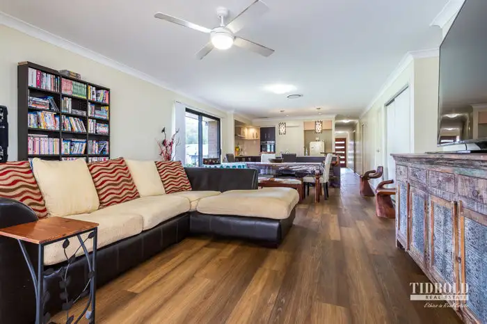 16 Valleygreen Close, Redland Bay QLD 4165