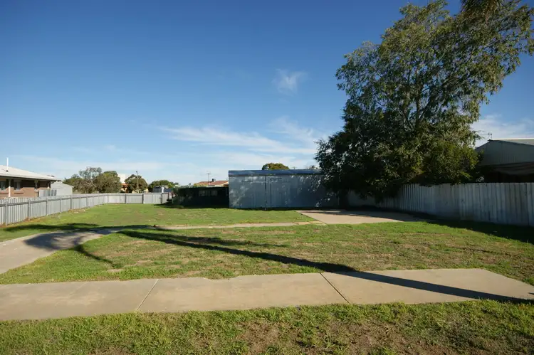 5 Taabinga Crt, Deniliquin NSW 2710