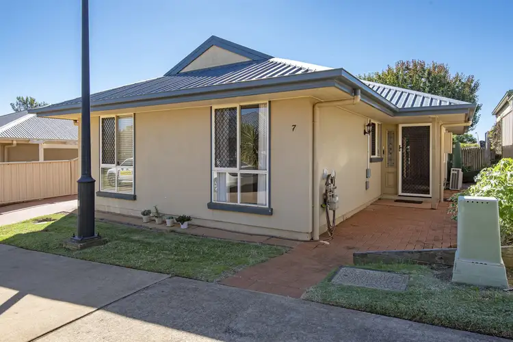 7/303 Spring Street, Kearneys Spring QLD 4350