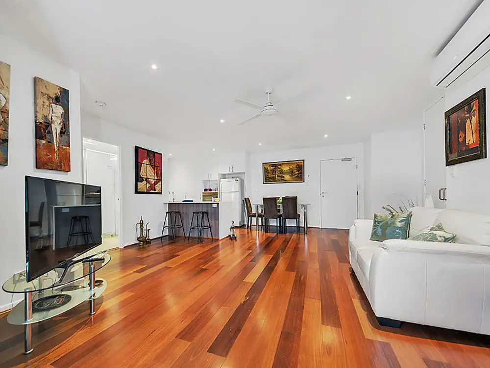 Main view of Homely unit listing, 21/70 Bay Tce, Wynnum QLD 4178