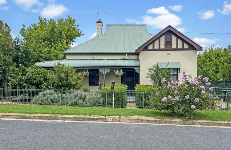 13 Crown St, Junee NSW 2663