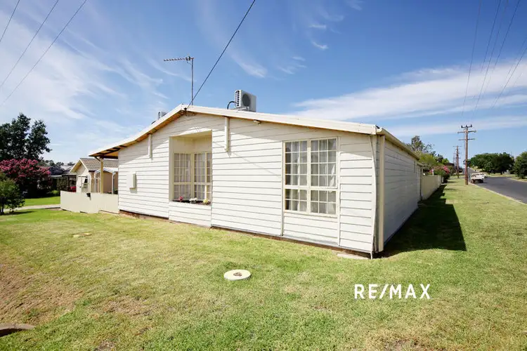 16 Hammond St, Junee NSW 2663