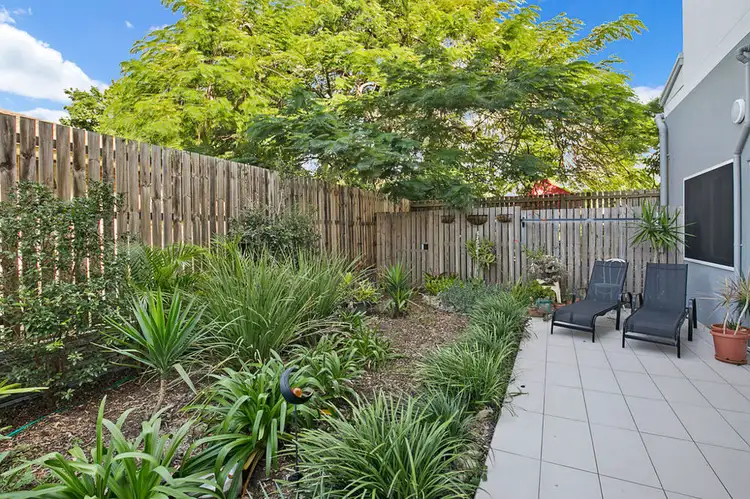 2/34 Emsworth Street, Wynnum QLD 4178