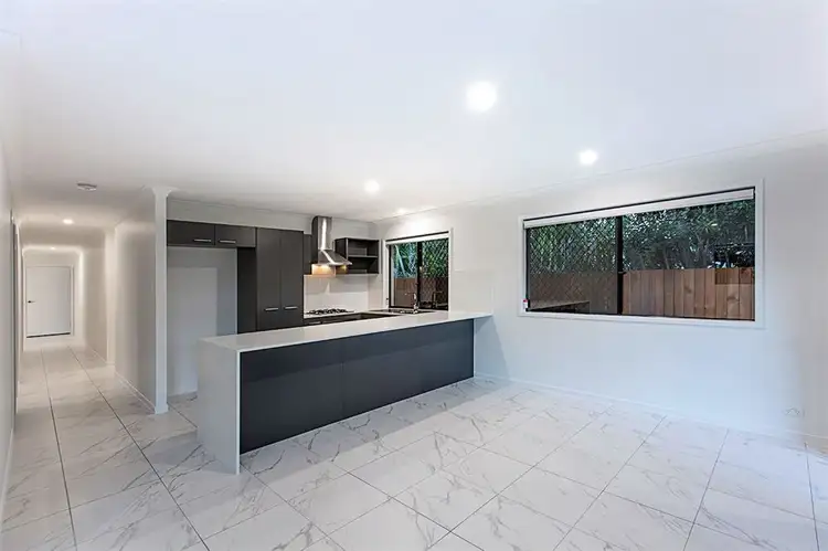 10 Violet Street, Wynnum QLD 4178