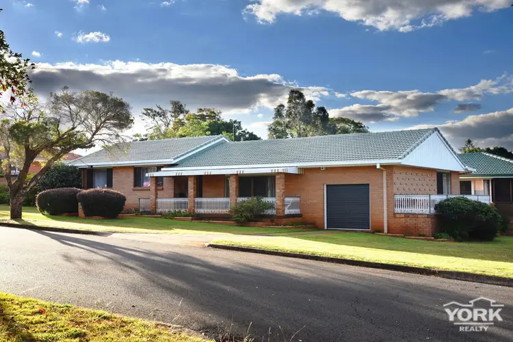 9 Rowe Street, Centenary Heights QLD 4350