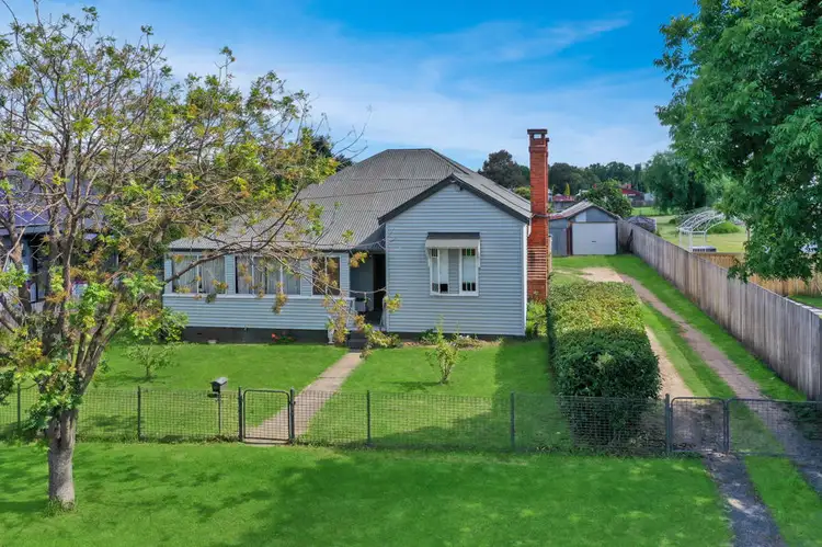 51 Molesworth Street, Tenterfield NSW 2372