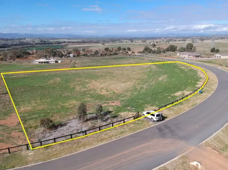 66 Falcon Drive, Tamworth NSW 2340