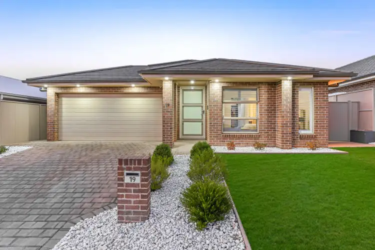 19 Rosecomb Road, Spring Farm NSW 2570