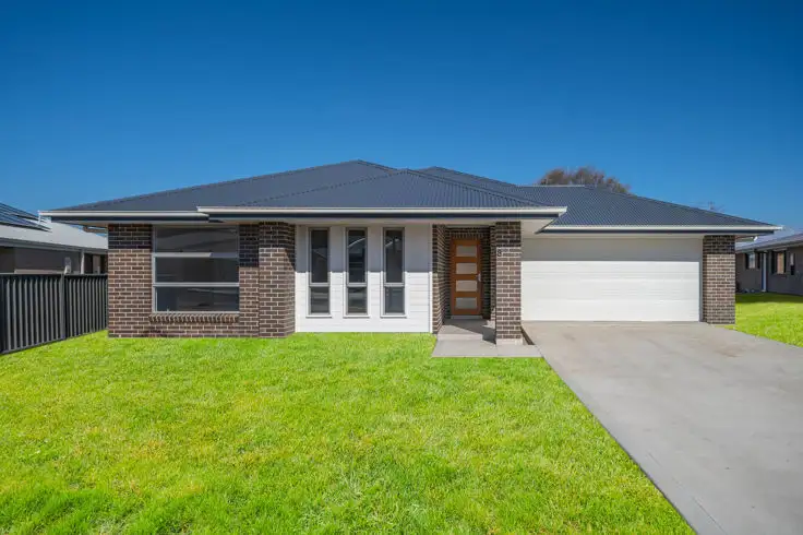 Main view of Homely house listing, 8 Albion Close, Armidale NSW 2350