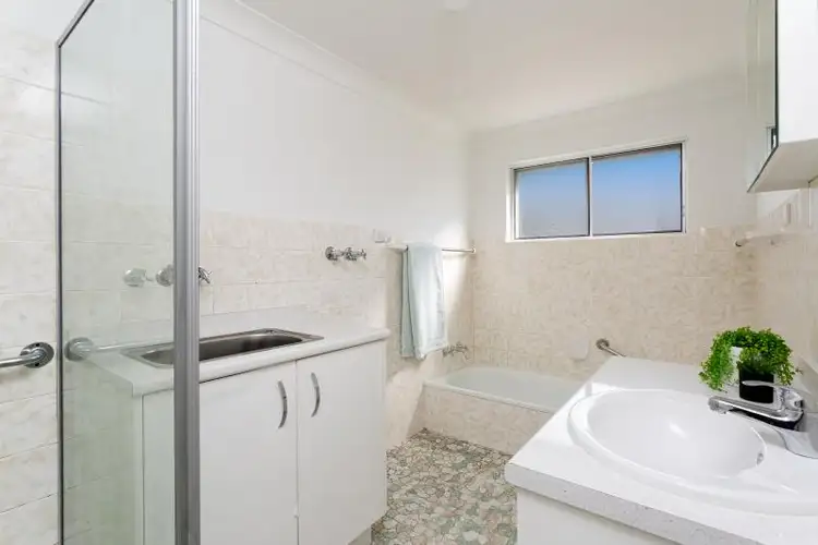 Fifth view of Homely unit listing, 4/52 PRINCE EDWARD PDE, Redcliffe QLD 4020