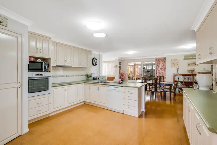 6 Olympus Court, Middle Ridge QLD 4350