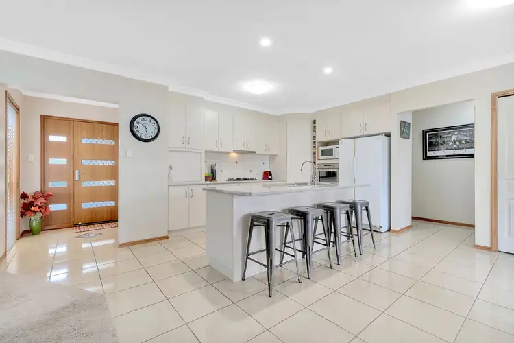 2/9 Sambar Court, Kearneys Spring QLD 4350