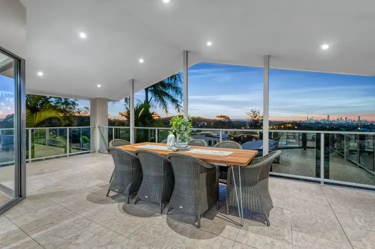6 Kneale St, Holland Park West QLD 4121