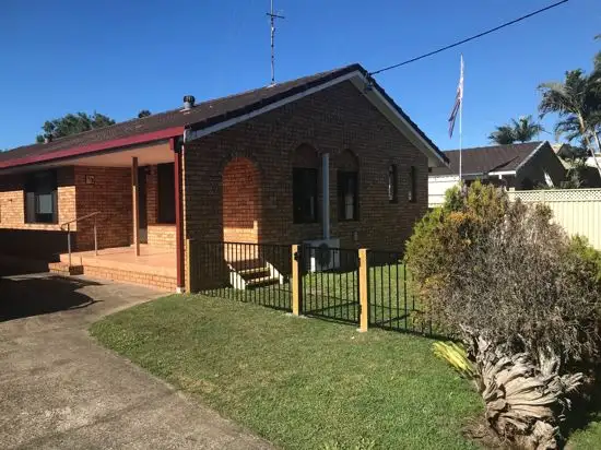 1/2 Riviera Ave, Tweed Heads West NSW 2485