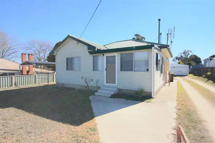 122 Petre Street, Tenterfield NSW 2372