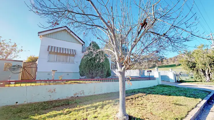 92 Hill St, Junee NSW 2663