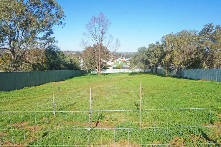 14 Knight Street, Junee NSW 2663