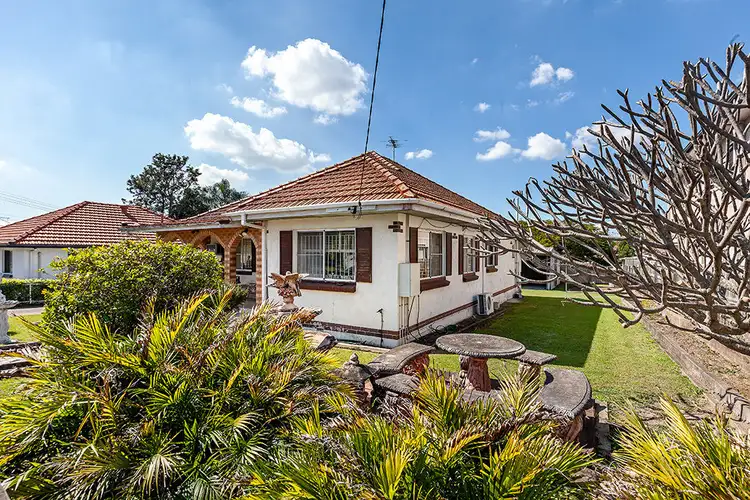 8 Delsie St, Cannon Hill QLD 4170