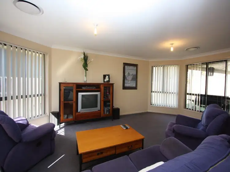 30 Whitely Circuit, Maudsland QLD 4210