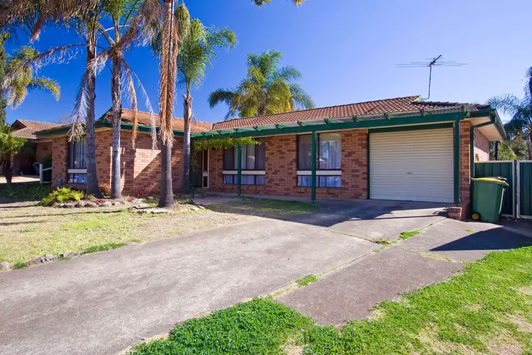 16 Topeka Glen, St Clair NSW 2759